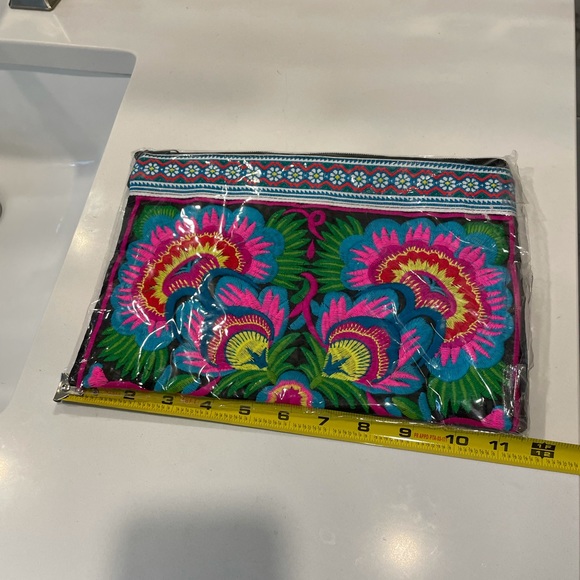 Brand new floral clutch - Picture 4 of 5